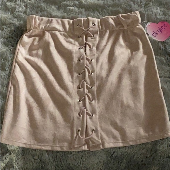 Fitted skirt - Picture 1 of 3